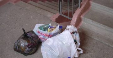 Мусор на лестничной площадке куда обращаться Мусор на лестничной площадке куда обращаться